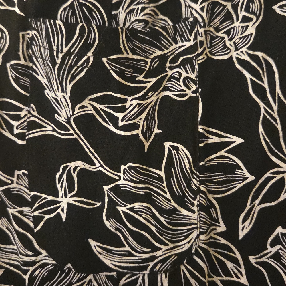 Beautiful, Sustainable, Maxi Wrap Dress In A Black/White Floral Pattern. Size S - Picture 13 of 13